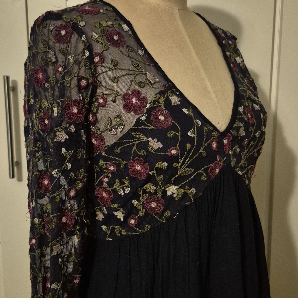 American Eagle Outfitters Black Floral Embroidered Long Sleeve Dress Sz Medium - Picture 3 of 7